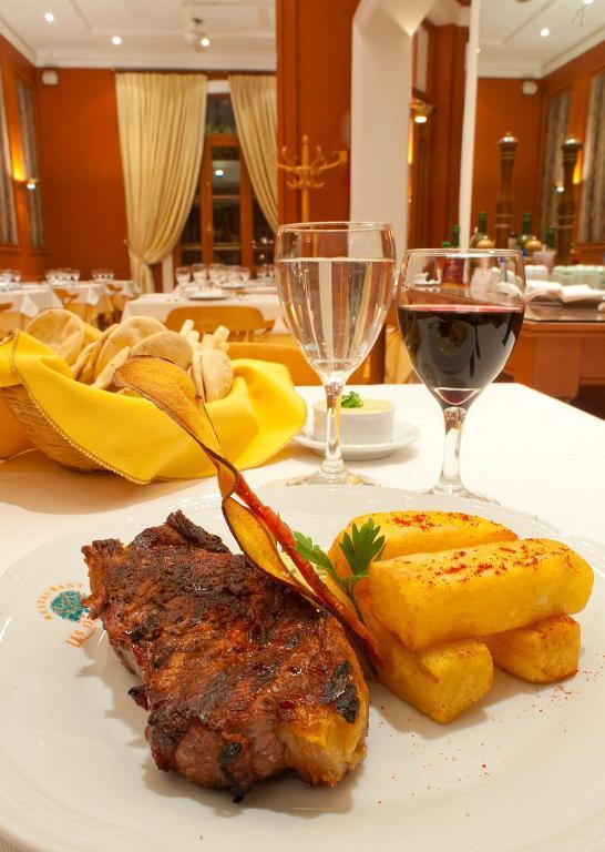 Hotel Libertador Tandil Kültér fotó